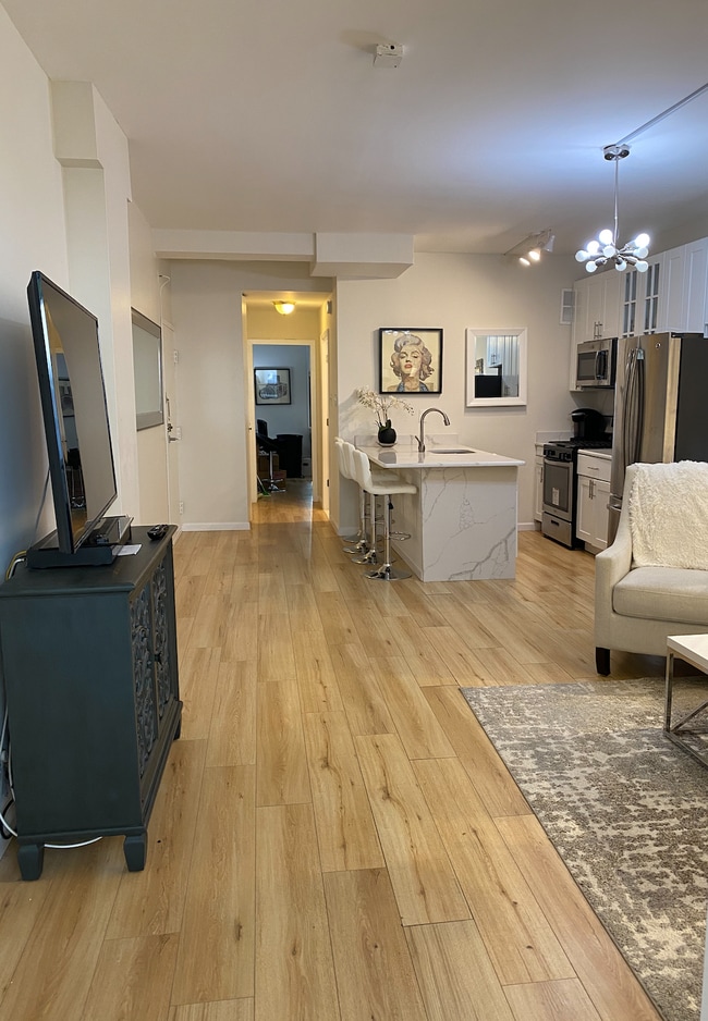 Building Photo - 2201 L St NW Unit apartment T2