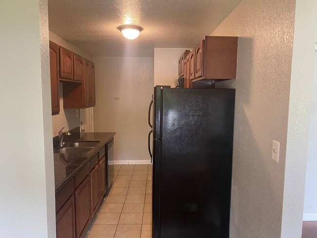 Move In Special offered 1 bedroom with 1 bath - Move In Special offered 1 bedroom with 1 bath Apartment Unit 2874