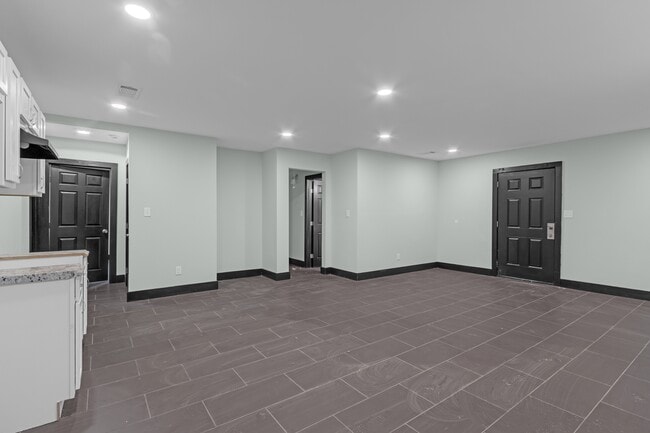 Photo - 1697 Baine Ave