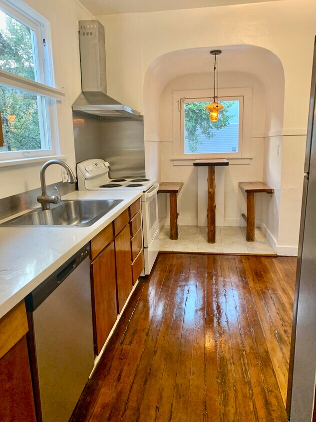 Photo - 3633 Palatine Ave N (Seattle, WA)