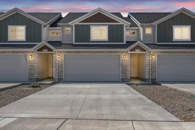 Building Photo - Eastside View Townhomes