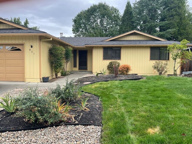 Photo - $300 OFF 1st Month's RENT!! - Desirable E...