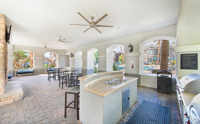 Building Photo - MAA Palm Vista Rental