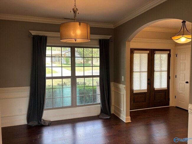 Photo - 317 Rosemont Rd SE