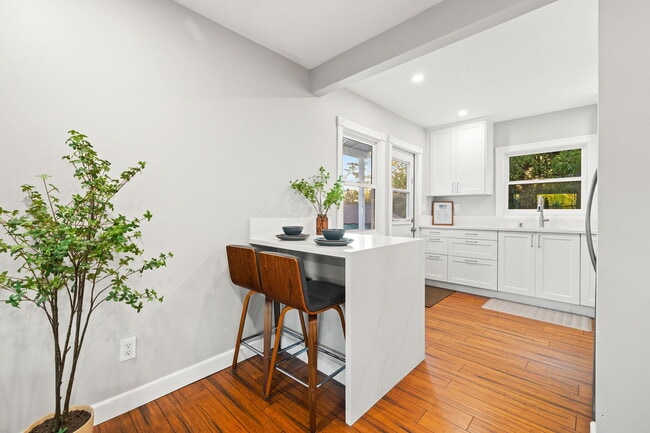 Photo - 1326 Dorcas St