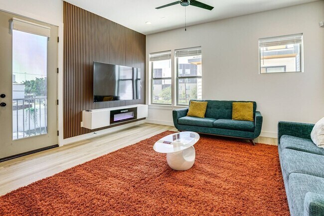 Photo - 2339 Eagle St