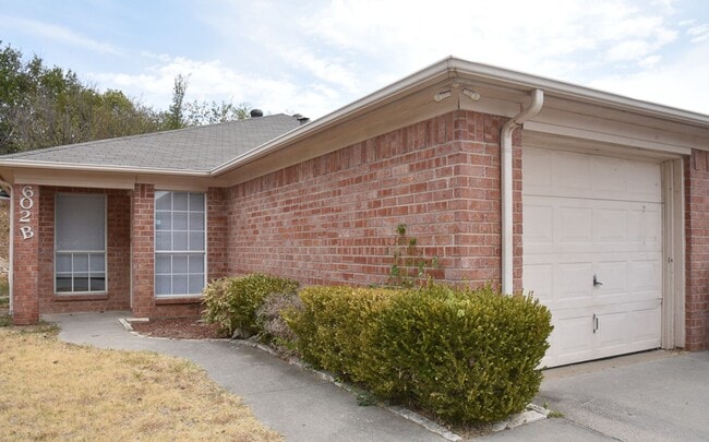 Photo - Spacious 3 Bedroom 2 Bath duplex Decatur TX