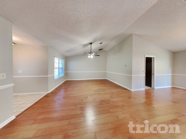 Photo - 1133 Linwood Loop