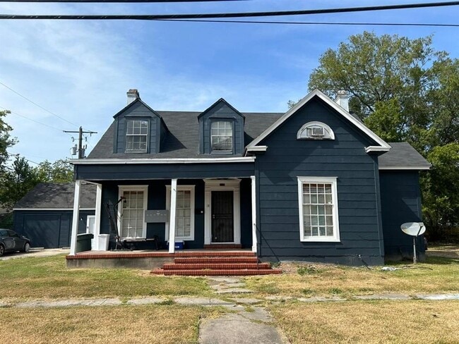 Building Photo - 1142 Lyle St Rental
