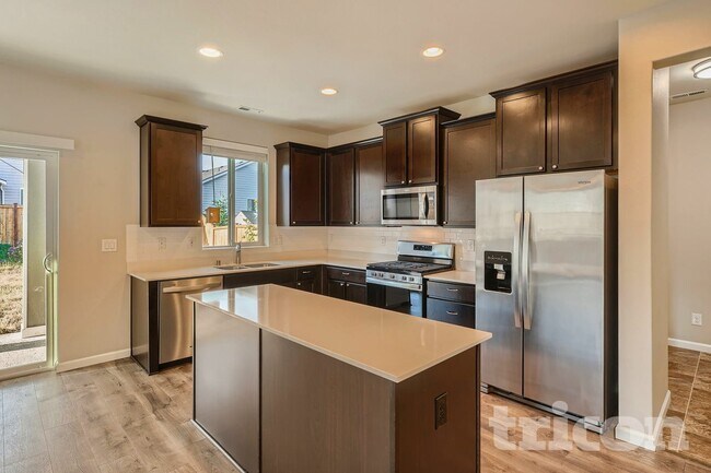 Photo - 884 Sigrist Dr E