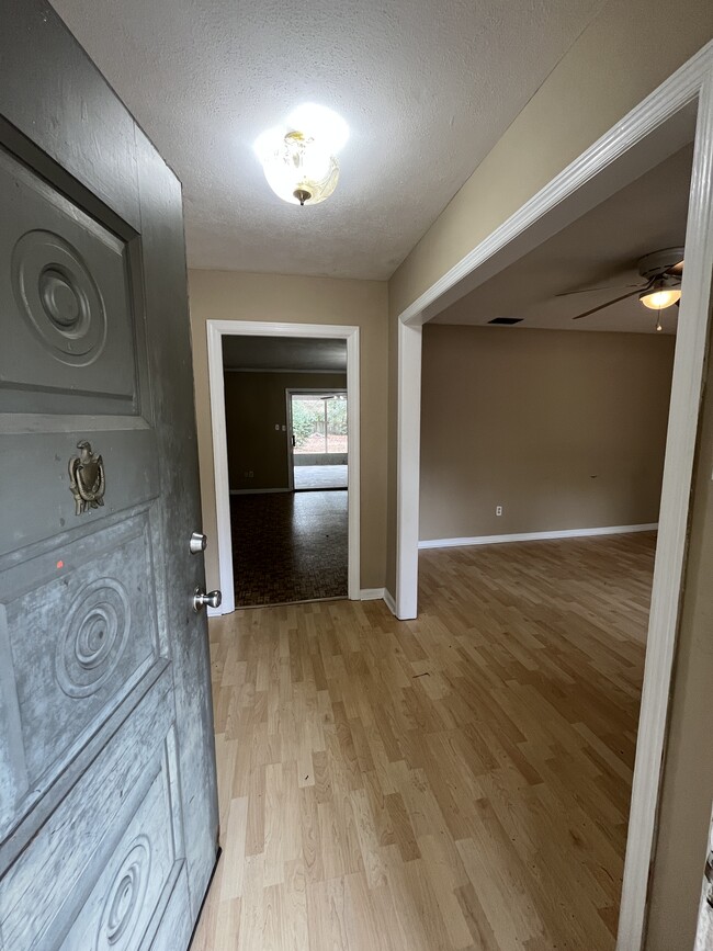 Photo - 211 Henderson St