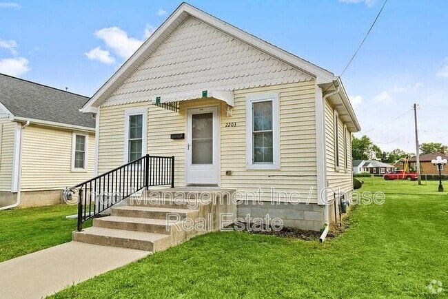 Building Photo - 2205 Ottawa Ave Rental