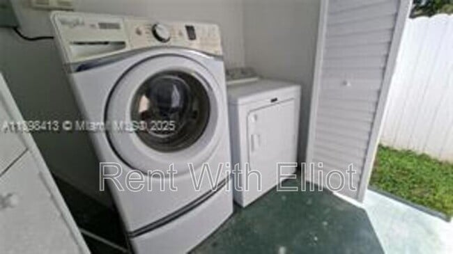 Photo - 2407 Scott St