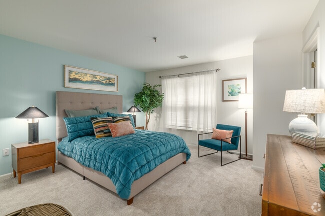 2BR, 2BA - 1,100SF - Bedroom