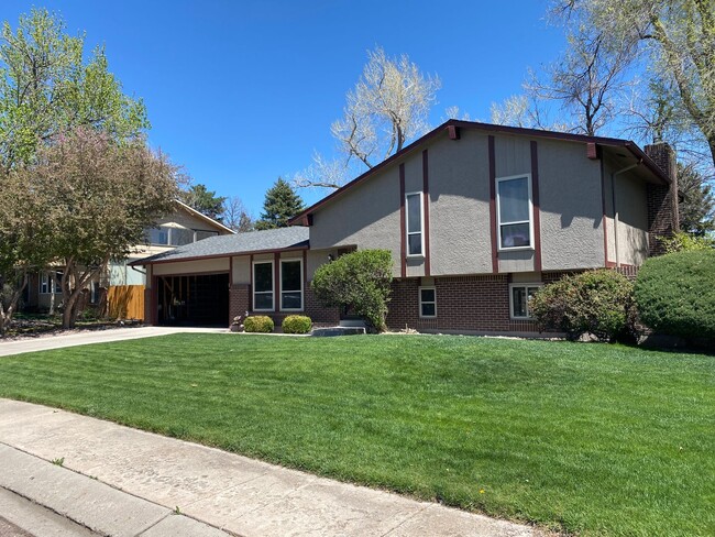 Wonderfully taken care of Tri Level Home w... - Wonderfully taken care of Tri Level Home w...