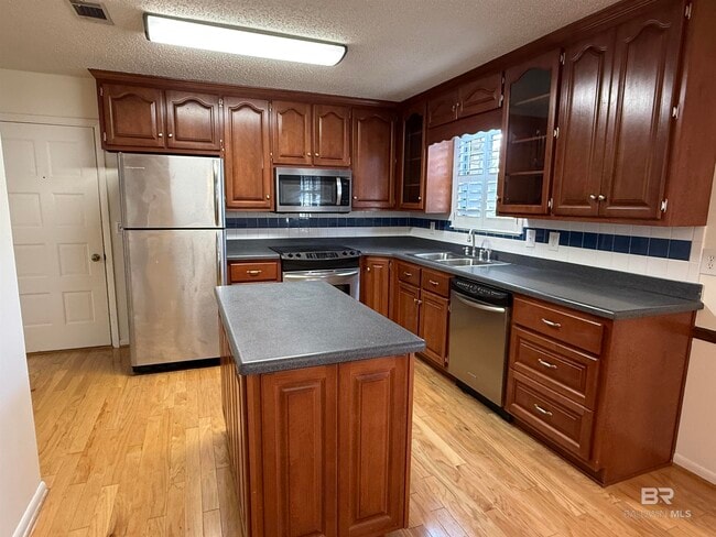 Photo - 22022 Nelson St