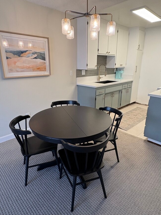 Photo - 4855 Cole St