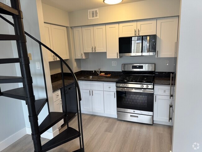 Building Photo - 2606 Parrish St Unit Apt B