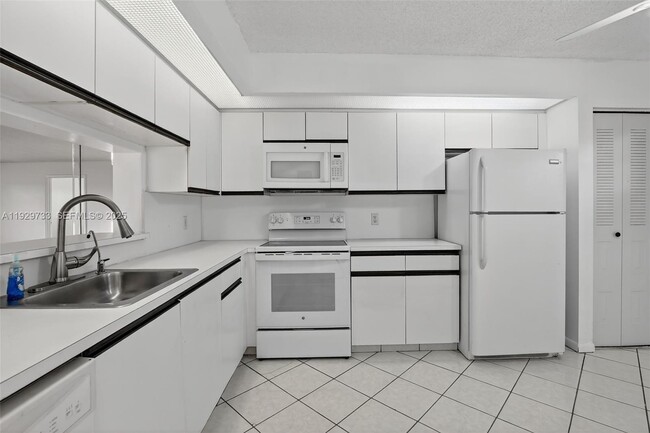 Building Photo - 900 SW 128th Ave Unit 306D