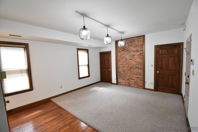 Building Photo - 37 E Russell St Unit A