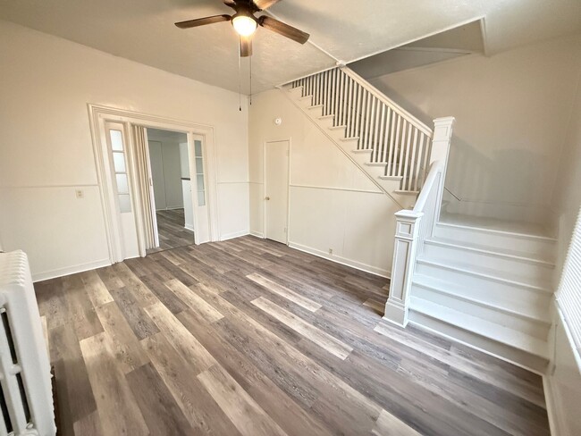 Photo - 334 W Wesley St Unit #1