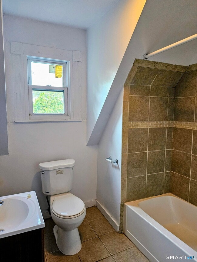 Building Photo - 27 Waterville St Unit 3
