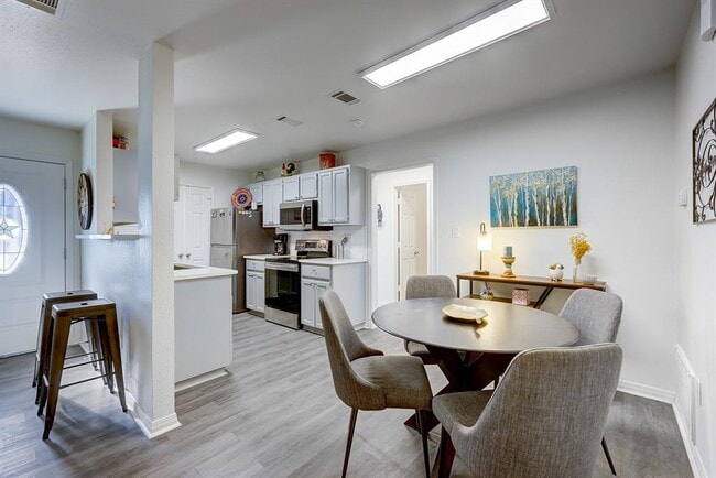 Photo - 358 Shady Bluff Dr Unidad B