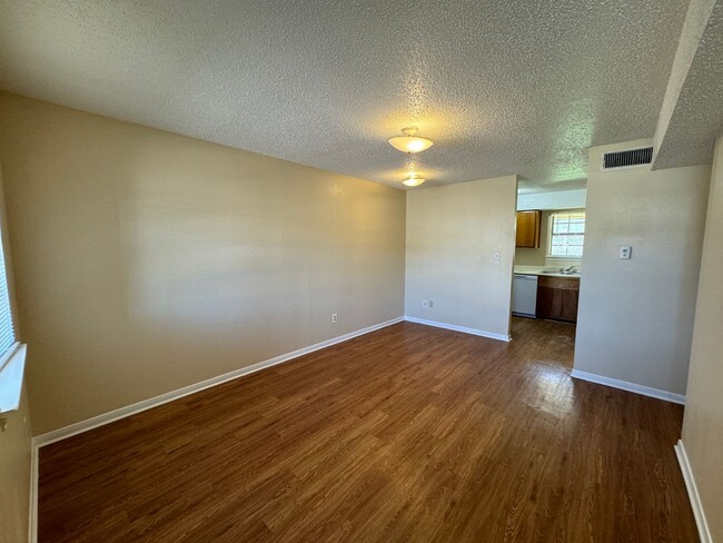 Photo - 4808 Rainbow Cir Unidad # 3