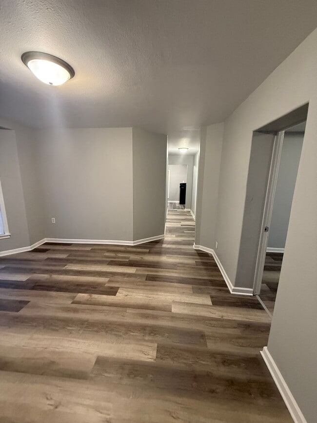 Photo - 406 S Oak St