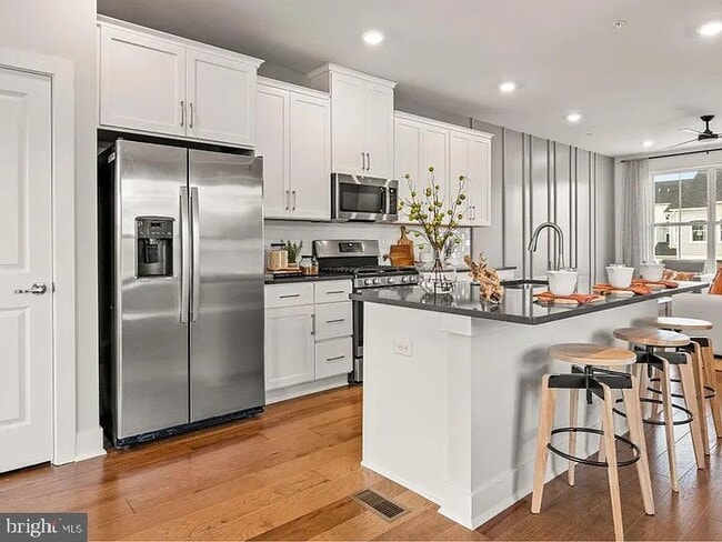 Photo - 727 Peony Ln