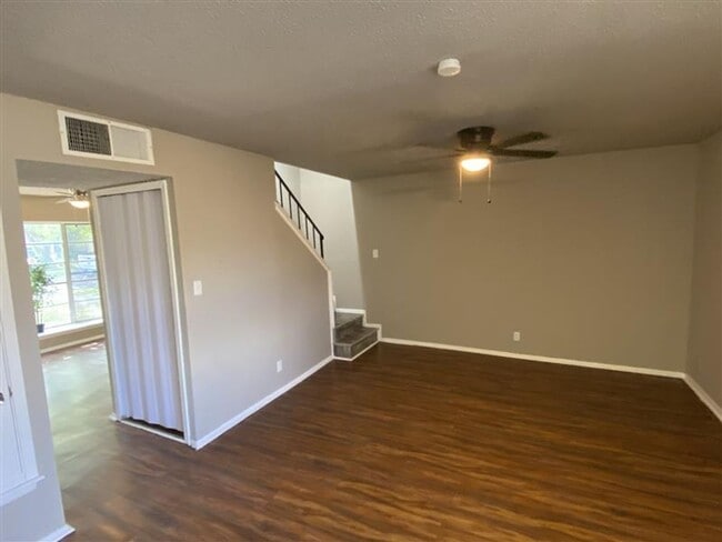 1208 Churing Dr