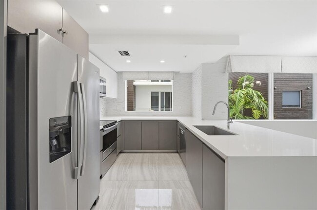 Photo - 714 NE 16th Ave