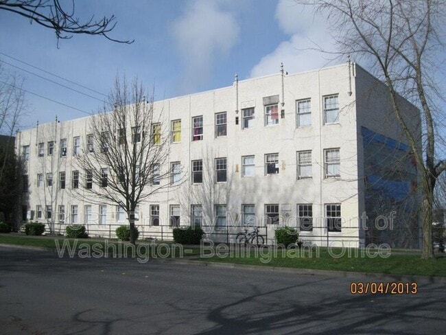 Photo - 421 E Maple St