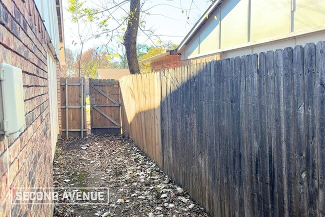 Photo - 416 Woodcrest Way