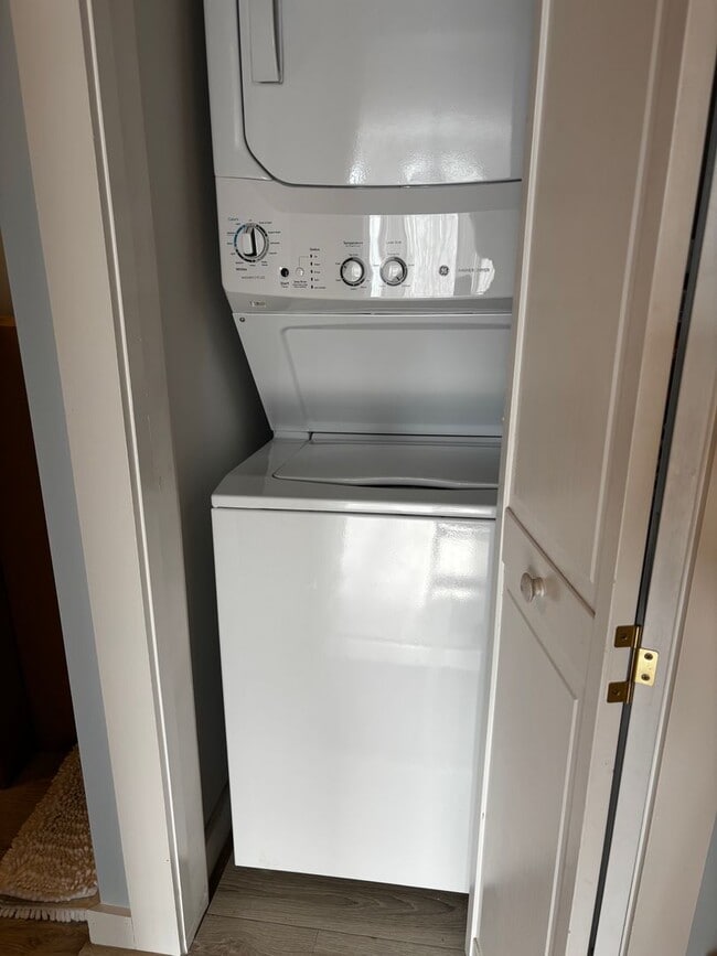 Photo - Centrally located 1 bedroom unit, flexible rental terms, partially furnished