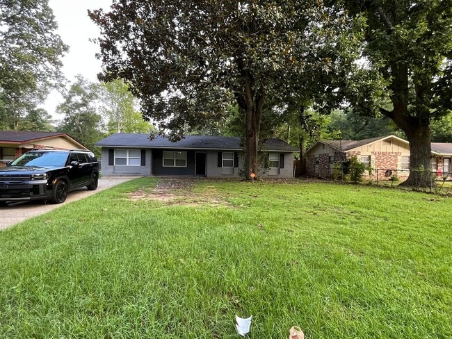 Building Photo - 2031 Wellborn Dr