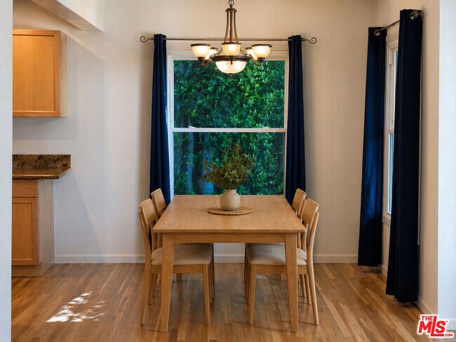 Photo - 17345 Hamlin St