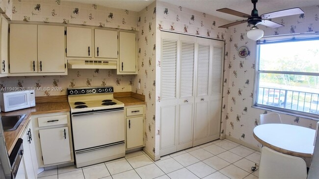 Photo - 7220 Lake Cir Dr Unit 203