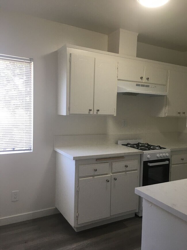 18555 Burbank Blvd Apartments