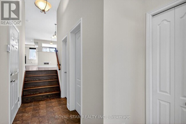 Photo - 272 Broxburn Crescent