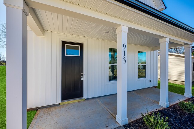 Photo - 913 W Virginia Ave