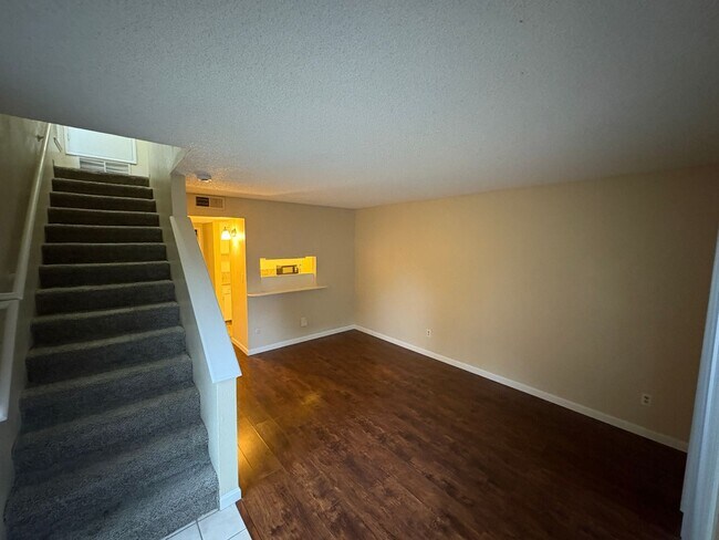 Photo - 5101gl Unit 5101gl #01