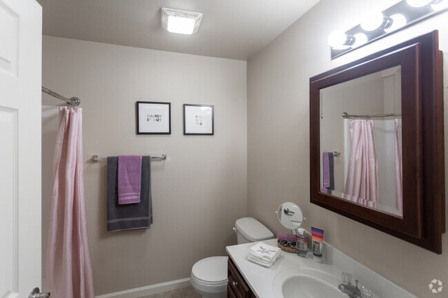 4BR, 4BA - 1696 SF