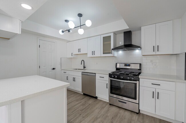 Photo - 460 N Longmore