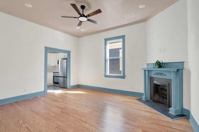 Building Photo - Eastside Beauty Unit B