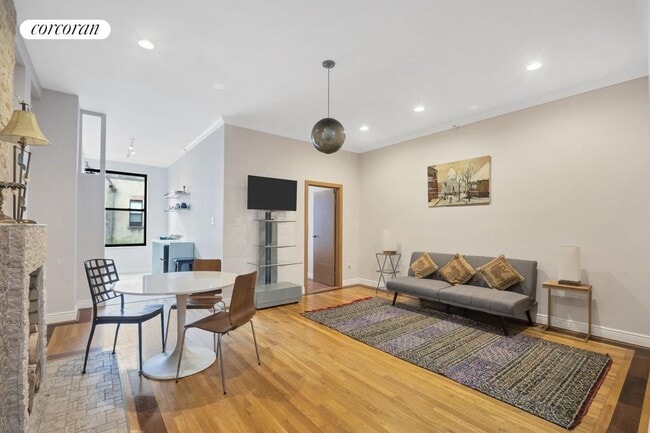 Photo - 9 W 120th St