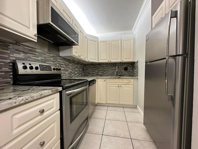 Photo - 555 SE 8th St Unidad 151