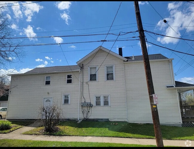 Building Photo - 72 Conklin Ave Rental