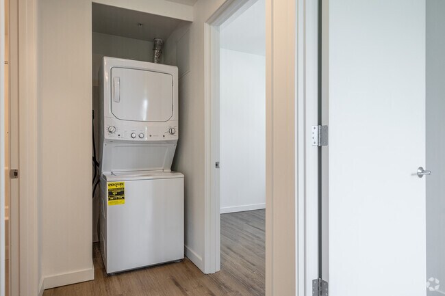 2BR, 1.5BA - 805SF - The Robert