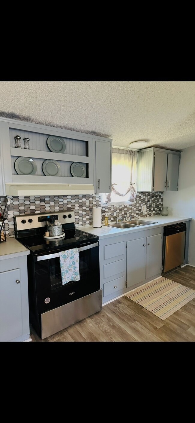 Building Photo - 204 Meadow Lark Dr